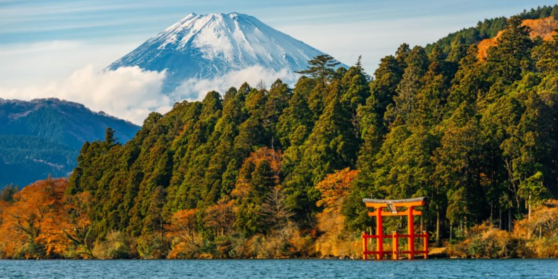 Lake Ashi in the famous tourist destination of Hakone