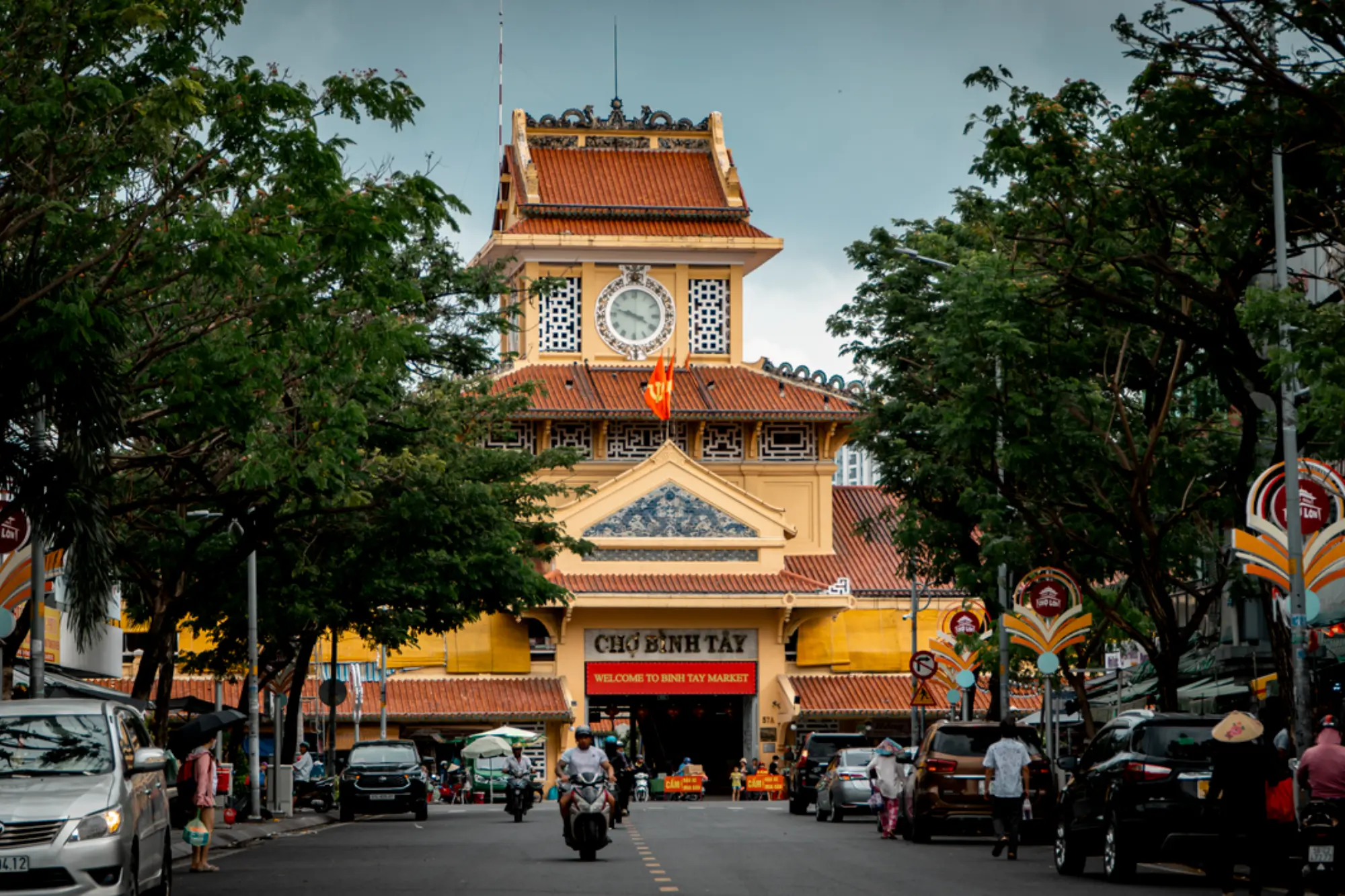 Binh Tay Market